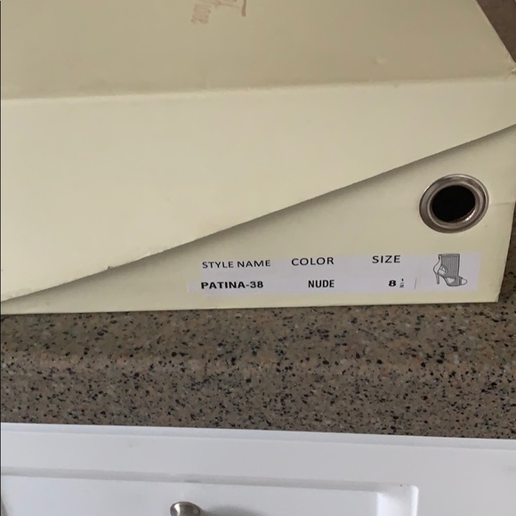 Beautiful unworn shoes - Picture 2 of 3